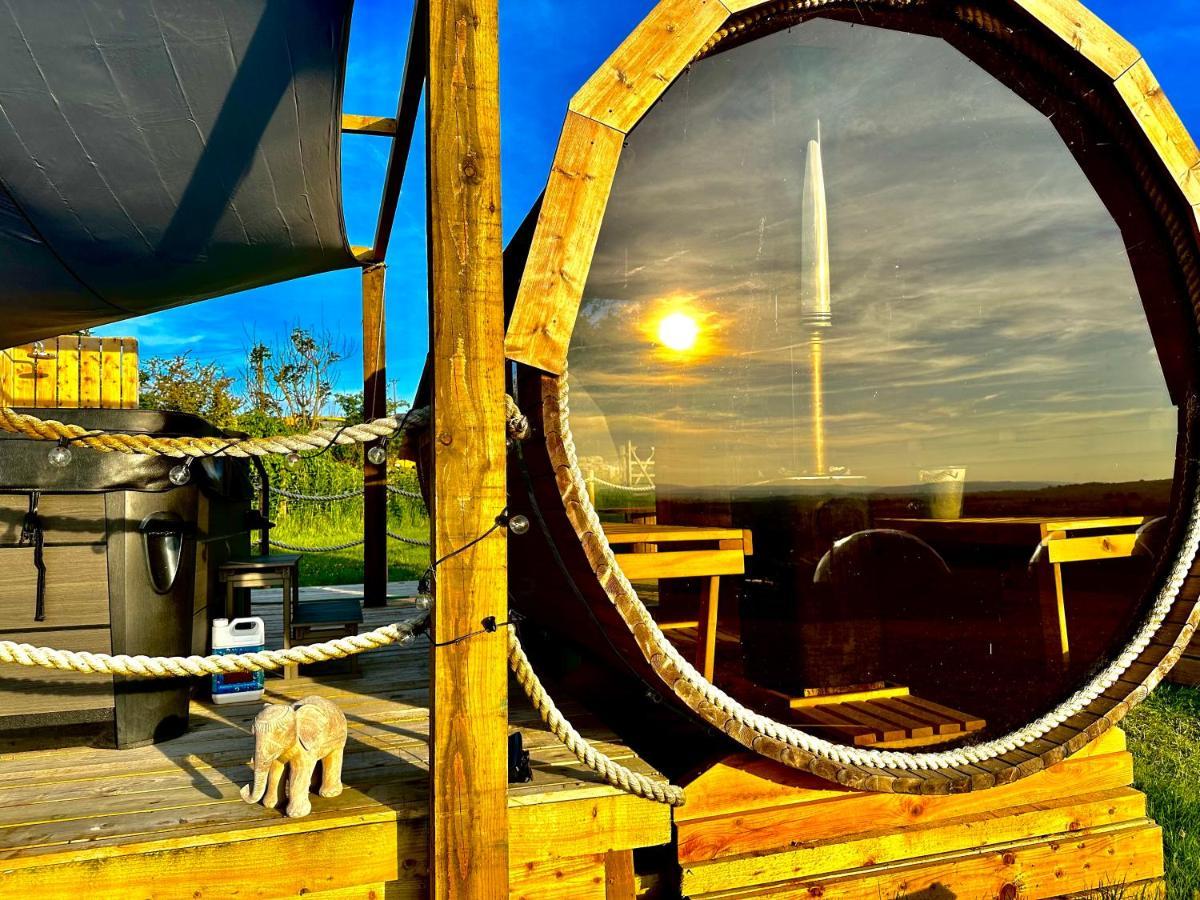 Deerstone Glamping-Pinhaw Beacon Dome Hot Tub 호텔 Earby 외부 사진