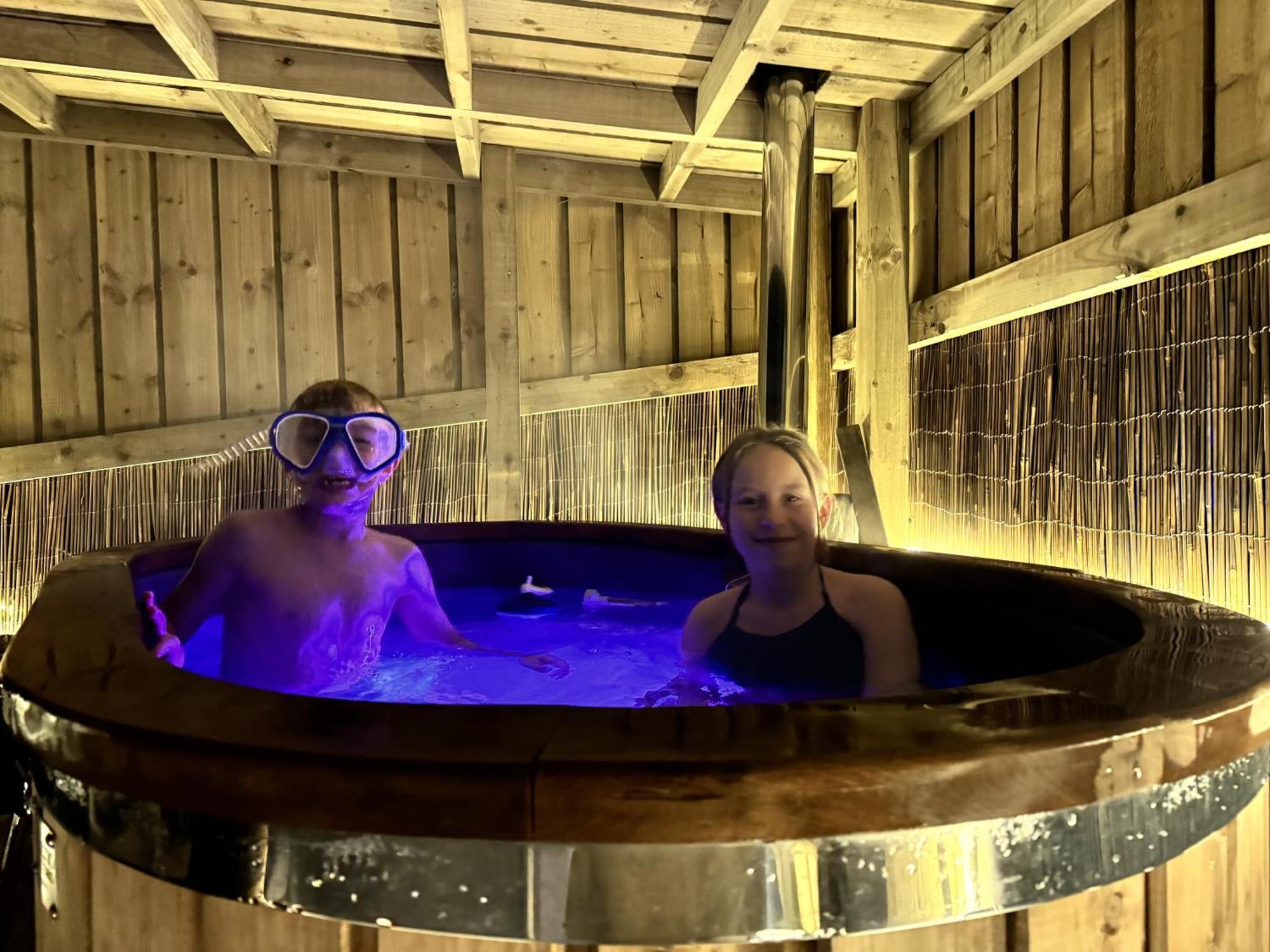 Deerstone Glamping-Pinhaw Beacon Dome Hot Tub 호텔 Earby 외부 사진