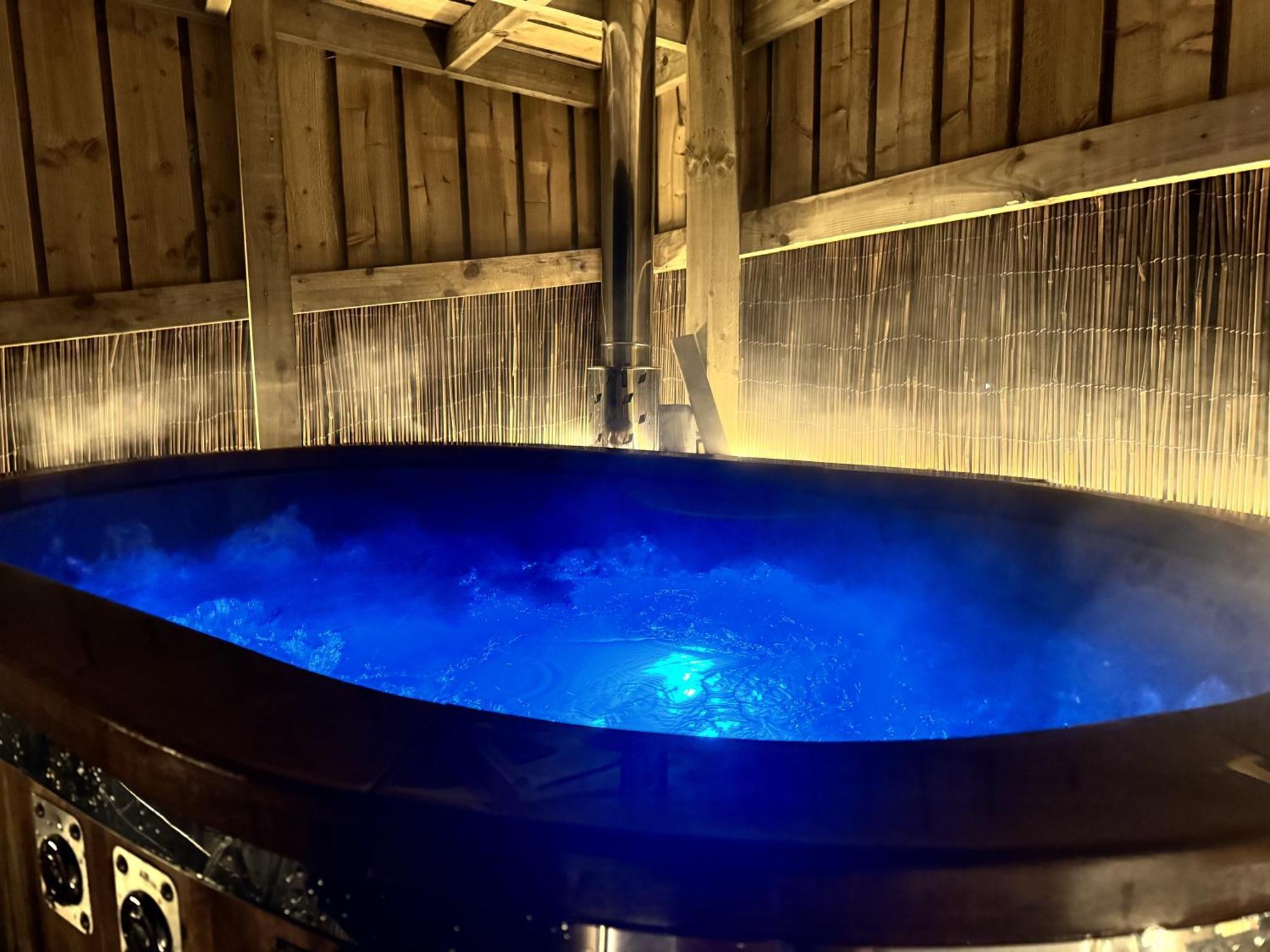 Deerstone Glamping-Pinhaw Beacon Dome Hot Tub 호텔 Earby 외부 사진